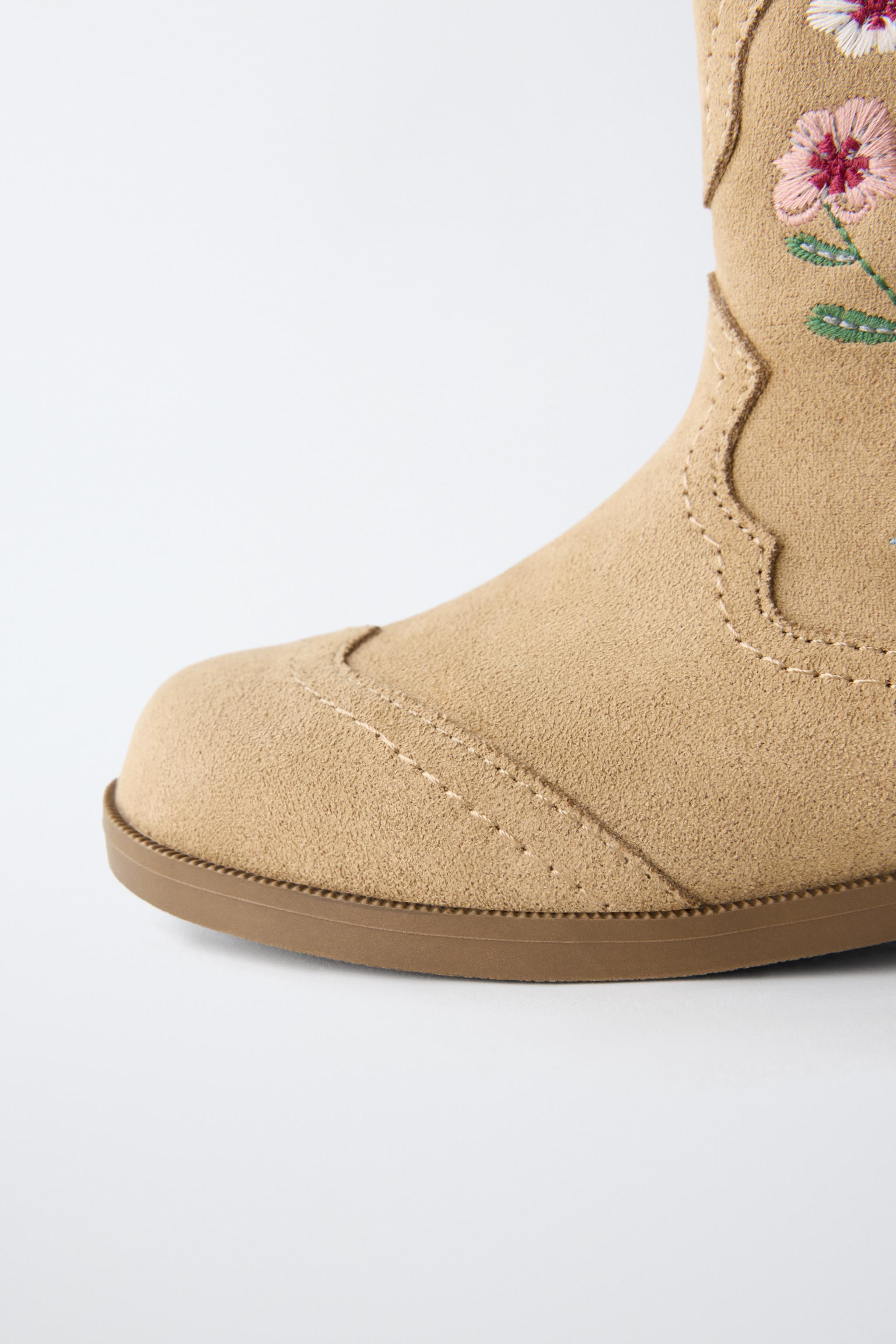 EMBROIDERED COWBOY BOOTS